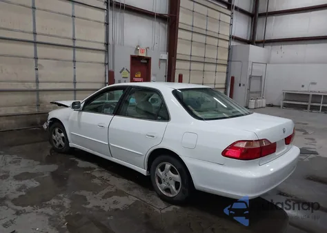 1999 Honda Accord Ex z USA, uszkodzony, nr VIN 1HGCG5658XA082316